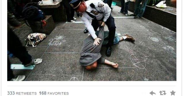 Copertina di Polizia New York, “epic fail” su Twitter. Gli utenti inviano foto di violenze e abusi