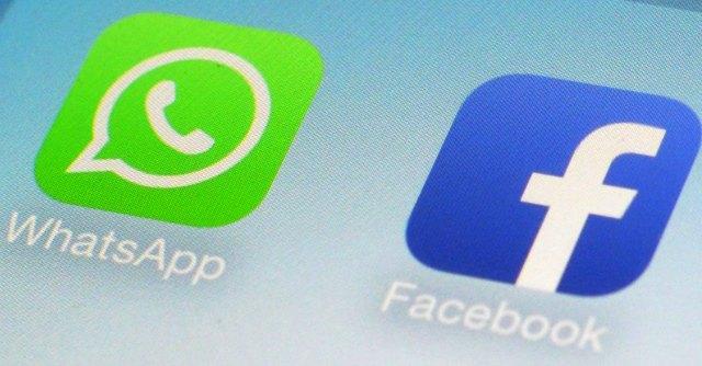 Copertina di Whatsapp non chiude. Facebook sposta la chat su Messenger
