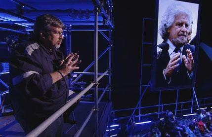 Copertina di Servizio Pubblico, operaio Lucchini vs Grillo: “Deve rispettare la dignità dei siderurgici”