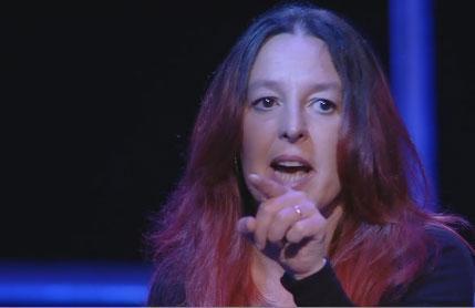 Copertina di Servizio Pubblico, moglie operaio Lucchini: “Grillo? Non credo nel reddito di cittadinanza”