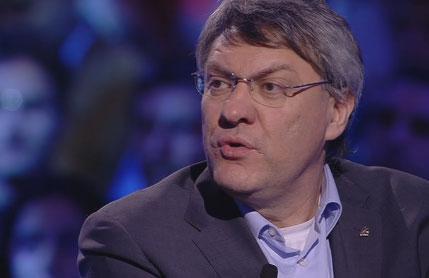 Copertina di Servizio Pubblico, Landini vs Zingales: “Renzi vada a prendere i soldi dove sa che si trovano”