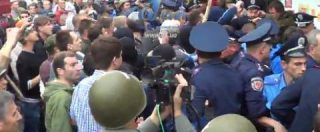 Copertina di Ucraina, maxi rissa a Odessa tra filorussi e filo Kiev con morti e feriti