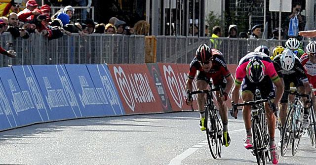 Copertina di Giro d’Italia 2014, Diego Ulissi vince la tappa. Poche insidie per Quintana