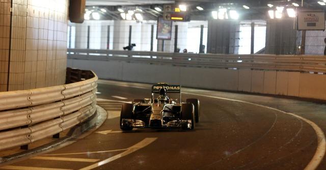 Formula 1, Gp di Monaco: Rosberg in pole, ma è polemica per incidente sospetto