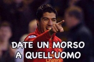 Altra immagine dal web: Suarez indica chi mangiare