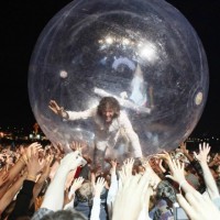 The Flaming Lips – It’s Summertime (Album: Yoshimi Battles the Pink Robots)