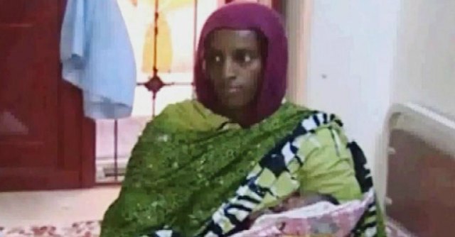 Sudan, Meriam: “Costretta a partorire in carcere con le gambe incatenate”