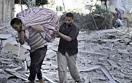 Copertina di Gaza, la testimonianza di un abitante: “Così io e mia figlia viviamo sotto le bombe”