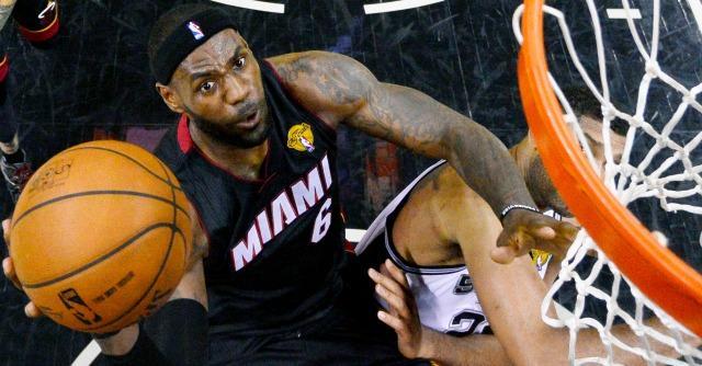 Copertina di Nba, LeBron James torna a casa: addio Miami Heat, sarà la stella di Cleveland