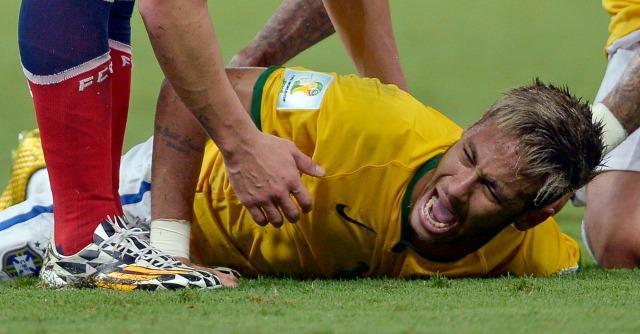 Brasile 2014: Neymar vuole giocare la finale, ma i medici lo bloccano