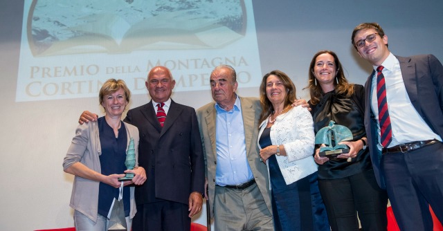 Premio Cortina, Baresani vince con “Il sale rosa dell’Himalaya”. E pianta un albero