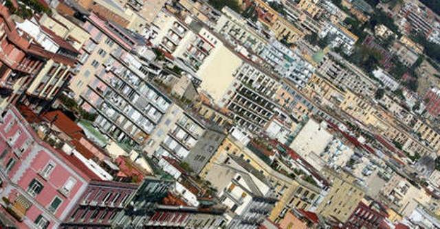 Bologna, scoperti 2200 furbetti delle case popolari: “Redditi falsi per pagare meno”