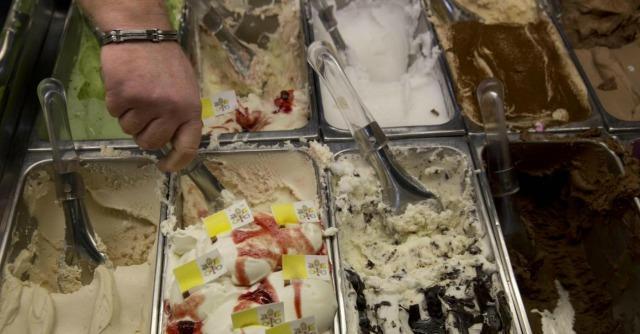 Roma, paga 42 euro per il gelato e chiama la polizia. Il gestore: “Era sul menù”