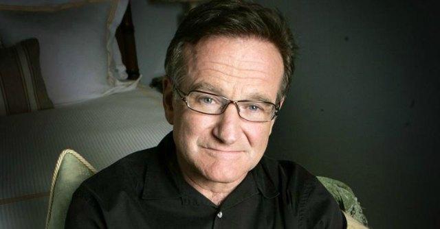 Robin Williams morto a 63 anni. “Si è impiccato in casa con una cintura”