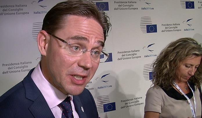 Copertina di Ue, Katainen a Renzi: “Non siamo maestri. Valutiamo coerenza delle promesse fatte”