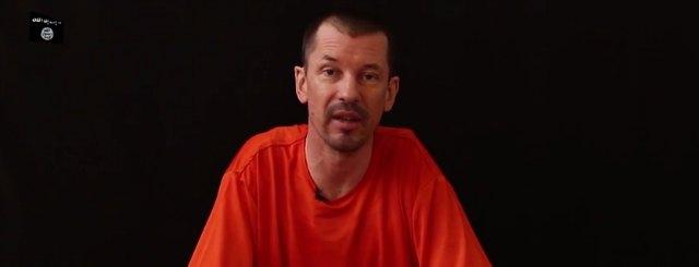 Isis, nuovo video. L’ostaggio John Cantlie ai media: “Dite la verità su Stato Islamico”