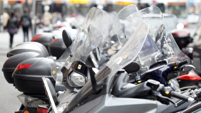 Sospensione del bollo auto, i numeri ufficiali: 168,4 euro di risparmio medio per le auto, 59 euro per moto e motorini