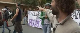 Copertina di Servizio Pubblico, protesta contro Bce a Napoli: gli scontri tra manifestanti e polizia