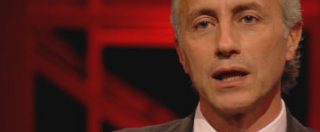 Copertina di Servizio Pubblico, Travaglio: “Abbiamo uno Stato non serio, non tutela gli immigrati onesti”