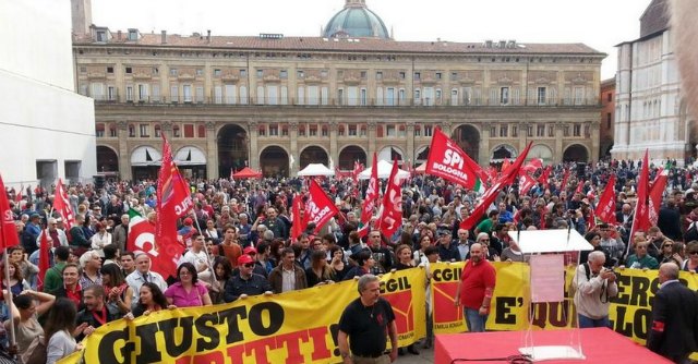 Sciopero Bologna, Cgil in piazza contro il Jobs act di Renzi: “Più diritti”