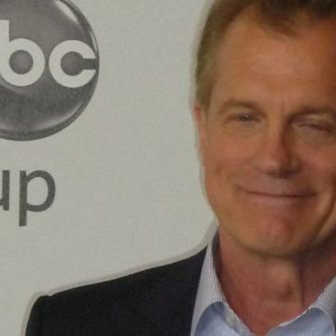 “L’ho visto nudo nel cortile. Quando ho saputo che c’erano altre ragazze coinvolte, mi sono sentita male”: la denuncia di Aprile Price contro Stephen Collins