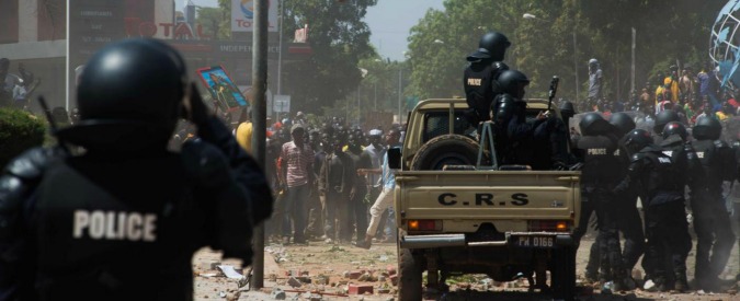Burkina Faso, è golpe: esercito al potere. Sciolto il governo e imposto coprifuoco