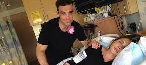 Copertina di Gb, Robbie Williams: la moglie in travaglio, lui balla e canta in sala parto