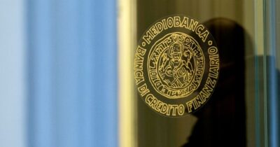 Copertina di Mediobanca giù in Borsa dopo l’annuncio che Mediolanum vende la quota ed esce dal patto
