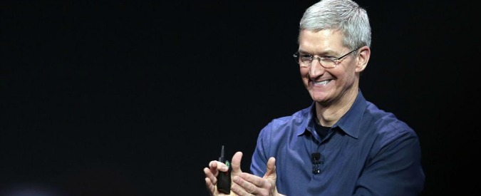 Tim Cook: “Orgoglioso di essere gay”. Coming out del numero uno Apple