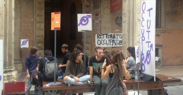 Università Bologna, collettivo Hobo occupa il rettorato
