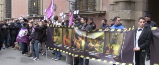 Copertina di Nozze gay, protesta Lgbt in prefettura a Bologna: “Se mi annulli non vale”