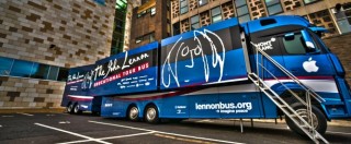 Copertina di John Lennon Bus, quando lo studio di registrazione è “on the road” e per tutti