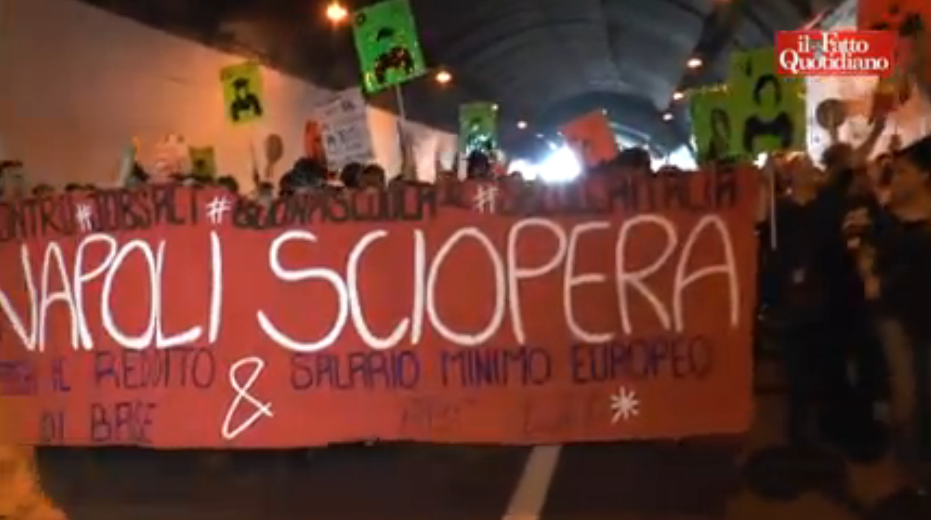 Copertina di Sciopero sociale, occupata la tangenziale di Napoli