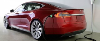 Copertina di Tesla Model S, ora con batteria da 90 kWh. E ‘Ludicrous mode’ per scatti assurdi
