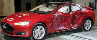 Copertina di Crash test EuroNCAP, cinque stelle per l’elettrica Tesla. Solo tre alla baby Suzuki