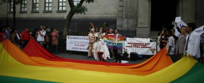 Diritti gay, la Consulta deciderà su adozione avvenuta negli Usa