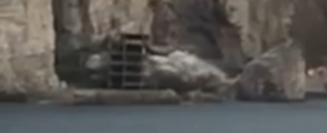 Copertina di Napoli, abbattuto l’ecomostro di Alimuri 50 anni dopo lo stop dei lavori