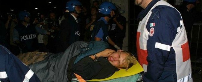 G8, il pestaggio del giornalista inglese Mark Covell fu un danno per lo Stato: 16 poliziotti condannati a risarcire