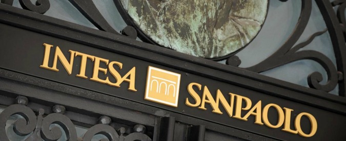 Banche, Intesa Sanpaolo condannata in appello: “Applicava commissioni illegali sui conti in rosso”