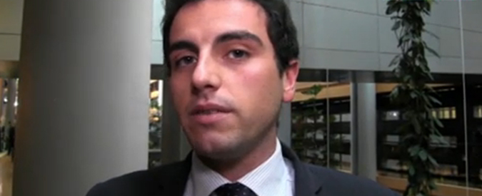 Copertina di Piano Juncker, M5S: “Progetto insufficiente per lanciare crescita in Europa”