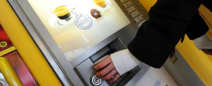 Massa, Comune vieta pausa caffè: “Crea disservizi”. Rivolta di 200 dipendenti