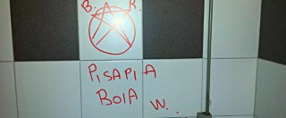 Copertina di Milano, “Pisapia boia”: minacce e stella a 5 punte contro il sindaco in uffici Comune