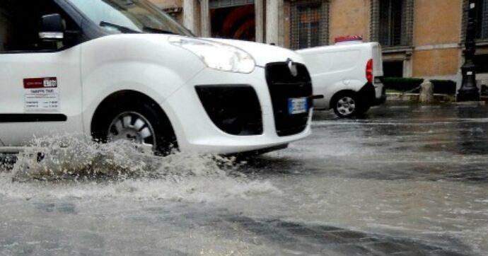 Maltempo, allerta 2 a Genova. A Roma 50 persone sui tetti. Chiuse A12 e Aurelia
