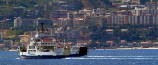 Copertina di Precari, proteste al porto di Villa San Giovanni: imbarchi dei traghetti bloccati