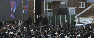 Copertina di New York, i poliziotti voltano le spalle a De Blasio ai funerali dell’agente ucciso