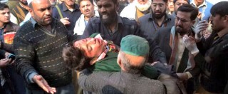 Copertina di Pakistan, commando talebano attacca scuola militare. “145 morti, 100 bambini”