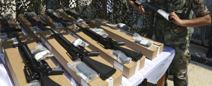 Libia, l’Italia fa affari su export armi. Ma il Parlamento non ne parla da 8 anni