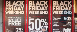 Copertina di Black Friday, negli Usa flop degli acquisti natalizi. Vola solo lo shopping di armi