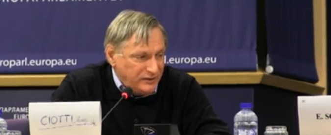 Copertina di Bruxelles, don Ciotti: “Reato autoriciclaggio mortificato da troppi compromessi”