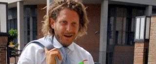 Copertina di Lapo Elkann ricattato: “Autoerotismo e droga. 90mila euro per video”. Un arresto